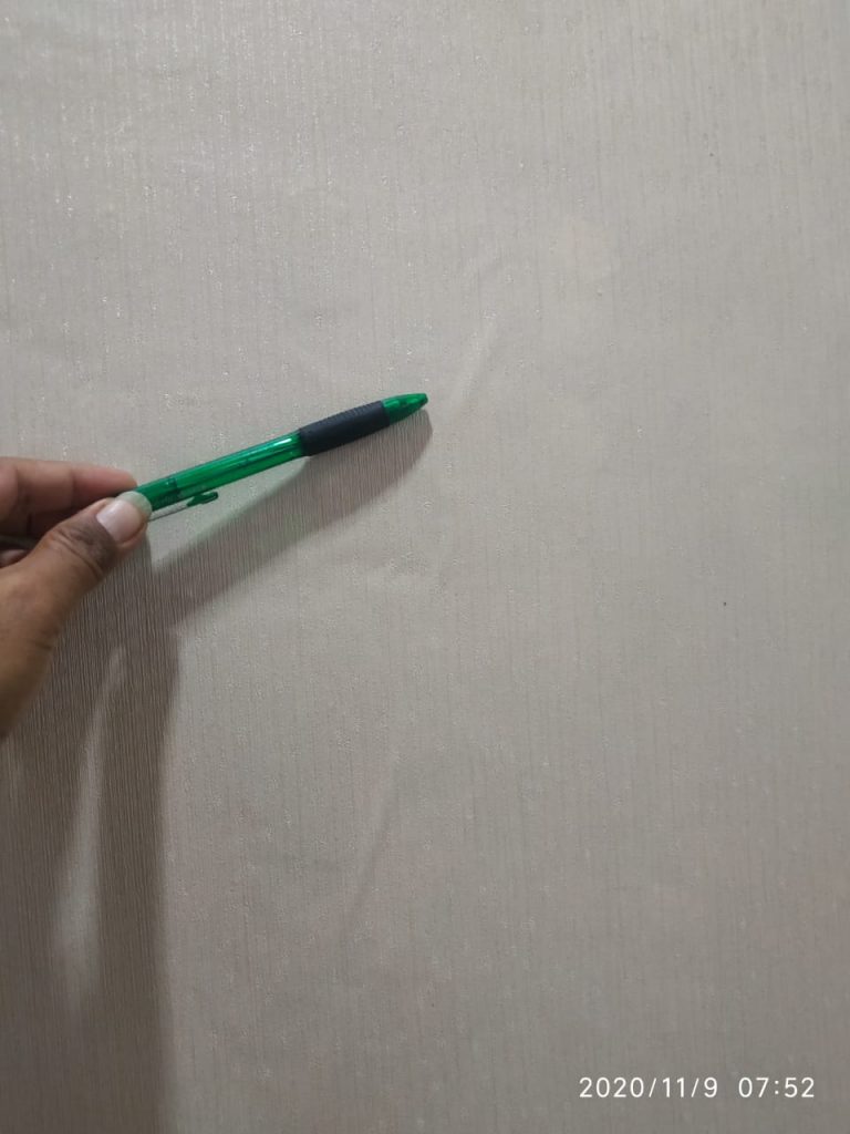 Pasang Wallpaper Dinding Tanpa Di Cat